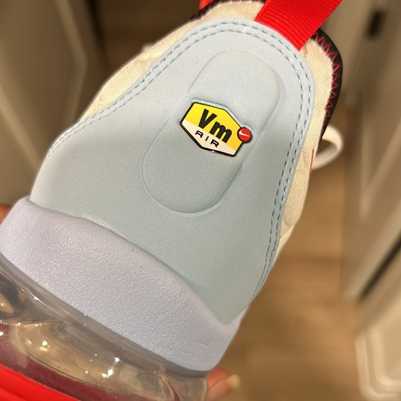 Air Vapormax Plus - Picture 7 of 9